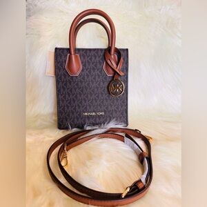 Micheal kors mini mercer crossbody or handbag $165 brand new with tag